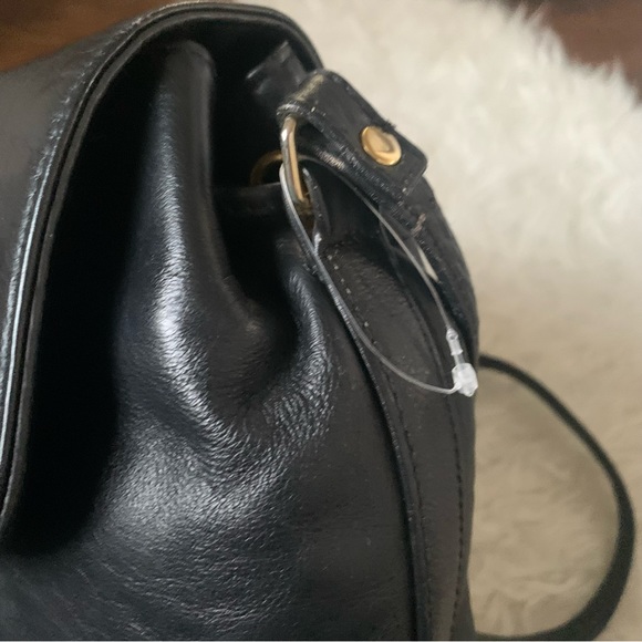 Genuine black leather crossbody-shoulder bag with front flap / backpack styling - Picture 7 of 14